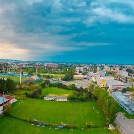 Juls Apartment Next To Football And Hockey Stadium Bratislava Luaran gambar