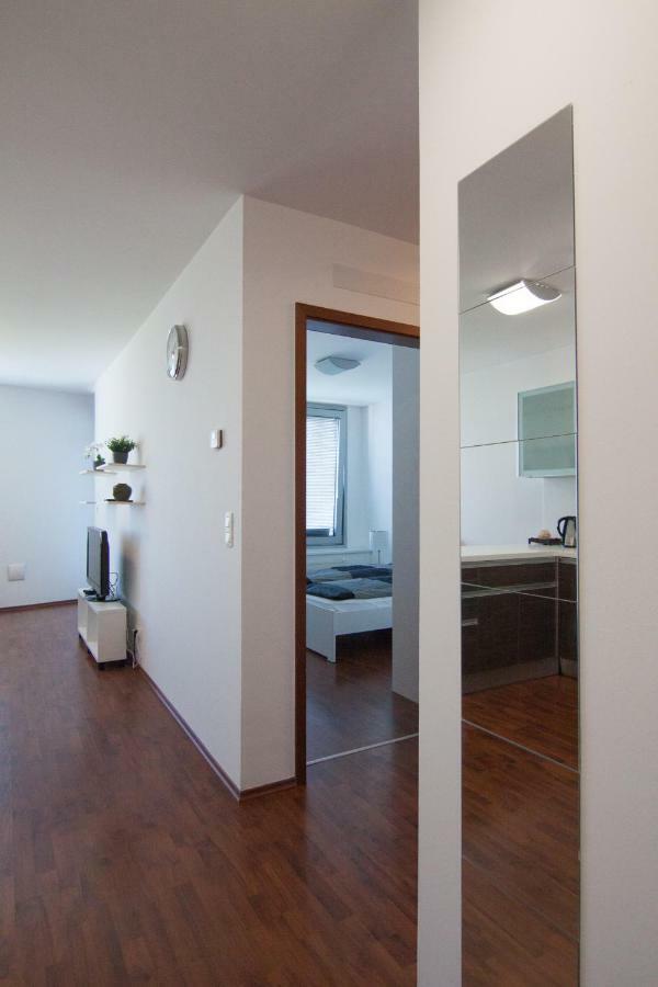 Juls Apartment Next To Football And Hockey Stadium Bratislava Luaran gambar