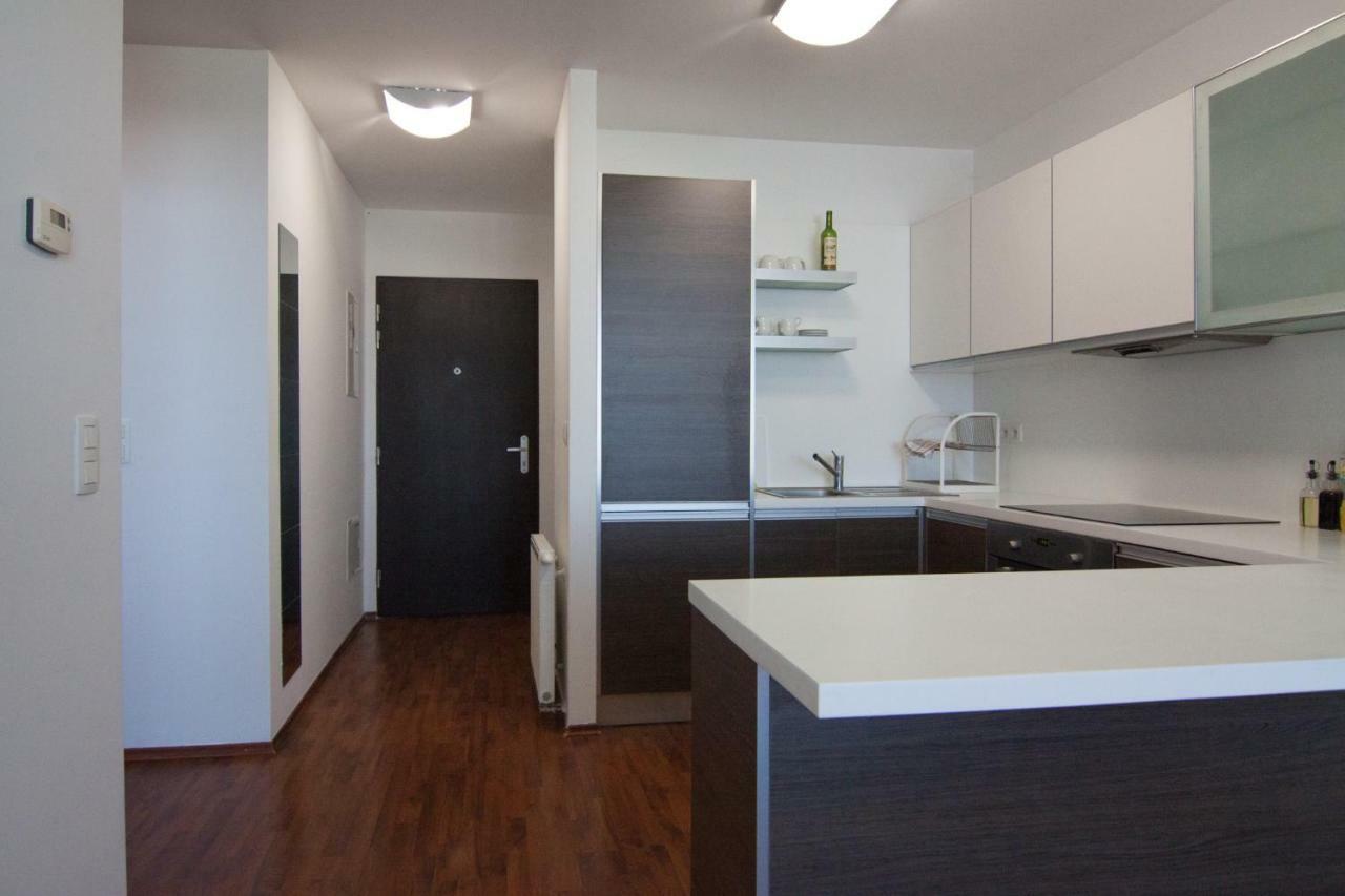 Juls Apartment Next To Football And Hockey Stadium Bratislava Luaran gambar