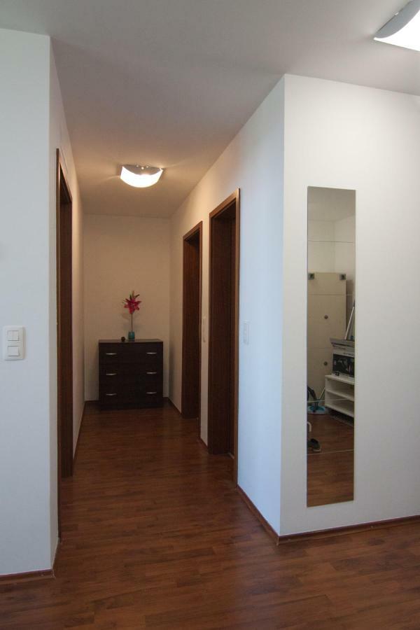 Juls Apartment Next To Football And Hockey Stadium Bratislava Luaran gambar