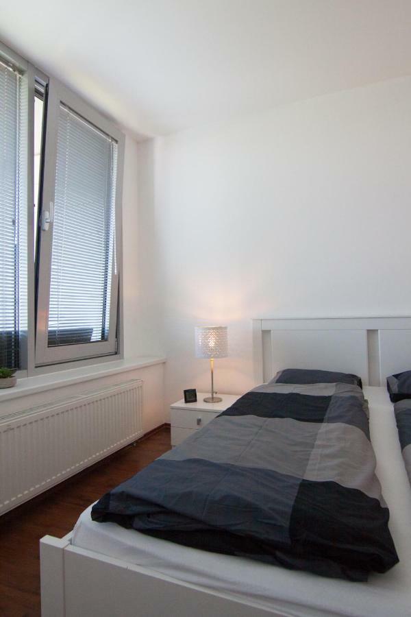 Juls Apartment Next To Football And Hockey Stadium Bratislava Luaran gambar