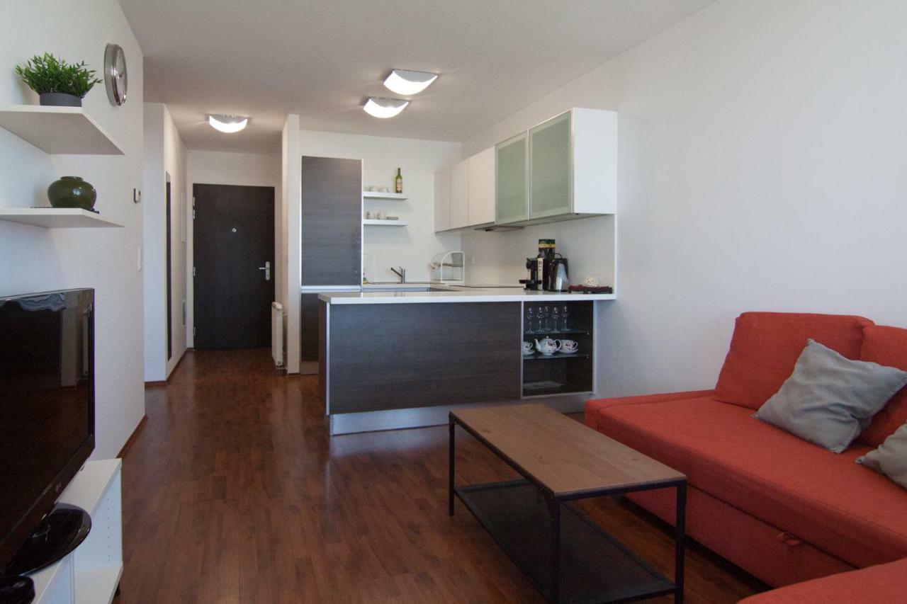 Juls Apartment Next To Football And Hockey Stadium Bratislava Luaran gambar