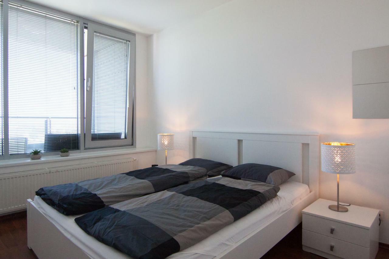 Juls Apartment Next To Football And Hockey Stadium Bratislava Luaran gambar