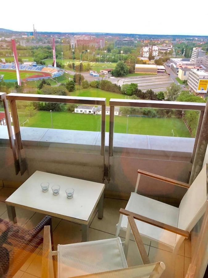 Juls Apartment Next To Football And Hockey Stadium Bratislava Luaran gambar